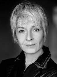Frédérique tirmont est une actrice française née le 12 août 1950.active dans le doublage, elle est notamment la voix française de emma thompson et meryl streep, ainsi qu'une des voix récurrentes de susan sarandon, glenn close, sigourney weaver, julie andrews et julia roberts Frederique Tirmont Photo En Noir Actrice Francaise Actrice