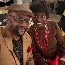 Steve Harvey meets 95-year-old contestant Evelyn!! 😲😲😲