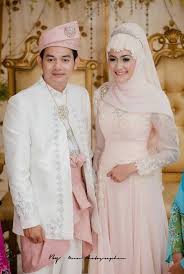 Pin By Kisharyati Putri Purwani On Muslim Wedding Dress Muslimah Wedding Dress Long Sleeve Bridal Gown Muslim Wedding Dresses