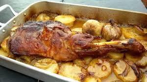 Paletilla De Cordero Al Horno Con Patatas Panadera Receta Cordero Asado Recetas Con Carne Carne Al Horno
