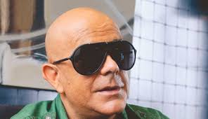 É famoso por usar sempre óculos de sol, até fora do contexto profissional. Pedro Abrunhosa Teria Talk Show Em Horario Nobre Domingo Correio Da Manha
