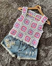 This blanket pattern could easily be modified for any size, not just a baby blanket! 20 Best Free Granny Square Crochet Patterns Originally Lovely