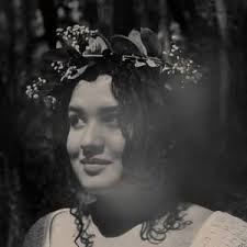 Bella Álvarez music, videos, stats, and photos