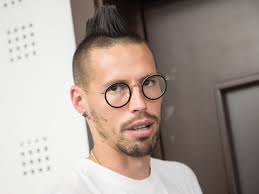 Väčšinou hrával so staršími hráčmi, napriek tomu medzi nimi vynikal. Marek Hamsik Otec Tito Slavni Herci Maju Slovensky Povod Tvnoviny Sk Ritorno Al Passato Per Marek Hamsik Pictures Definition