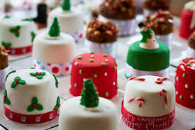 Vous trouverez ici tous ce qu'il vous faudra pour créer et décorer vos gâteaux sur le thème de noël. Petits Gateaux Noel Et Biscuits En 10 Recettes Afin D Enjoliver Le Repas Festif