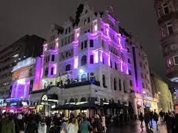 The center of london is 1 km away from the property.quick access to bars, a circus and restaurants is provided. Great Location On The North Side Of Leicester Square Picture Of Premier Inn London Leicester Square Hotel Tripadvisor
