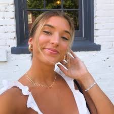 Karen Shellenberger's Instagram, Twitter & Facebook