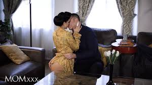 Momxxx Guitar Tutor Gives Housewife Jennifer Mendez Hot Fuck: Wife Wife Porn