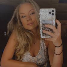 avery long🌼 (@averyllorraine)