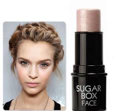 Out with the contour, in with the highlight. Instead of darkening your low  spots, illuminate your high spots! A glowing, bronze highlighter is exactly  what's "in" this summer. 👏🏽✨💄