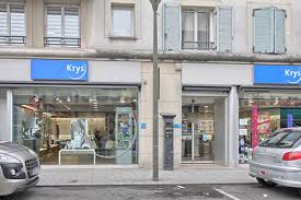 Grand studio rénové et meublé (lit, armoire, meuble de rangement. Opticien Krys Rosny Sous Bois Centre Ville Krys
