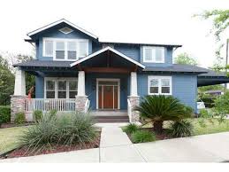 Wood, stone and brick, heavy trim, corbels, beams and tapered or squared entry columns are usually found on the exterior of the craftsman. Pin On Exteriors