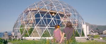 Erhalte die neuesten immobilienangebote per email! Selbstversorger Haus Diese Norwegische Familie Lebt Im Eigenen Glasdome