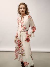 Jun 01, 2021 · faranno al caso nostro le soluzioni con pantaloni in shantung di seta a piega stirata, in crepe, in georgette o in raso voluti da intrend e dalla collezione abiti da cerimonia marina rinaldi. Georgette Dress With Floral Print Women Massimo Dutti Moda Glamour Abiti Figure Umane