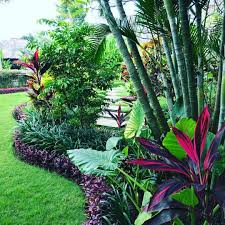 Awesome Backyard With Tropical Plant Remodel Your Landscape Without The Help Of A Professional Tropical Landscape Design Balinese Garden Tropical Backyard