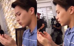 Alalala Comelnya Oppa Sean Baca Doa Makan”