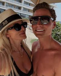 L'apprenti Sorcier" is a fabulous name for this event considering it's led  by the most enchanted man, Stéphane Lambiel , who always creates magic