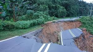 Tanah runtuh sering berlaku di negara ini. Tanah Runtuh In English
