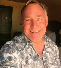 I'm single i live in L A. Im looking for someone to get in love with. If  you're interested I'm interested too , but of course first lets be friends  and then