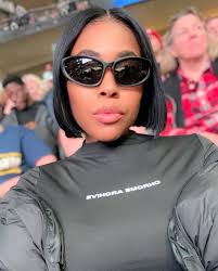 Be lowkey & let them wonder 💬