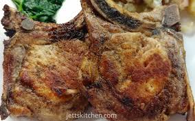 This smothered pork chop recipe calls for searing of your pork chops in a skillet, then allowing them to finish cooking in the oven. Easy Pork Chop Skillet Dinner Recipe Jett S Kitchen