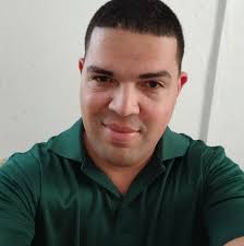 Quisiera pasar este fin de semana tan feliz como Pamela Noa en la foto 🥲.  Pam, ese jacket no se lava 😂 Wisin 🙏🏻Legendario 💪🏻 #LaMega