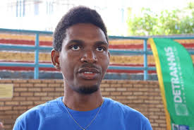 Novos documentos são recomeço para quem trocou medo das bombas por  oportunidades