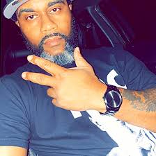 Went to sleep way too early. Been up since 4am 🥰 looking stupid 🤗. Good  Morning early birds!!!