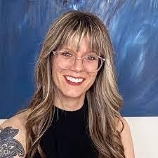 Iris Benjamin's Instagram, Twitter & Facebook