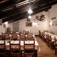 Tutte le sere a cena dalle ore 19:00. Casa Delle Aie Nella Citta Cervia