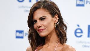 La bella presentatrice sta per tornare con una nuova stagione di detto fatto: Bianca Guaccero Pronta A Tornare Con Detto Fatto