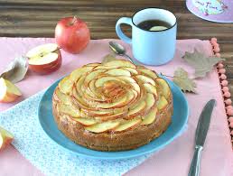 Incorporare la farina e poi, sempre montando, aggiungere anche la farina di mandorle (oppure le mandorle pelate ridotte in polvere), l'olio di semi, il succo di limone (o del liquore a piacere) ed infine il lievito istantaneo per dolci. Torta Di Mele Con Farina Integrale E Mandorle Un Pizzico Di Pepe Rosa
