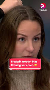 Er det et reb eller Pias fletning? Det kan være svært at kende forskel 😂  Få mange flere gode historier fra årets Robinson-deltagere på torsdag kl.  21 på TV3 eller allerede kl. 14 på Viaplay, når vi ...