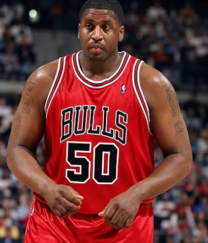 Former Bulls player Michael Sweetney died at the age of 44 😳