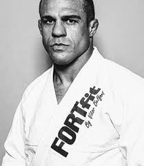 The indomitable warrior: Ricardo Arona By Steven Sacomprido Uriarte Ricardo  Arona—The Brazilian Tiger—grew up under the warm skies of Niterói, Brazil,  born