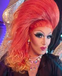 Felicity Saunders (@thefelicitys)