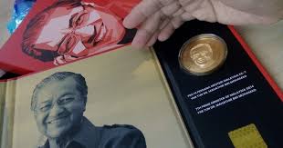 Menurutnya, perdagangan mata uang yang ada di kawasan ini manipulatif. Syiling Peringatan Tun Mahathir Dengan Emas 999 Jadikan Koleksi Sheila Inspire Lifestyle Blog