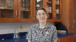 Estoy muy emocionada de compartir con ustedes el primer video de la  mini-serie en la que estoy trabajando para el Laboratorio de Ecosistemas  Acuáticos dirigido por la Dra. Megan Fork. "Beneath the