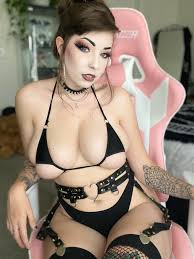 busty, goth, sexy! Porn Pic 