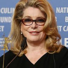 This is a very decent hair style for aged women. Choosing Eyeglass Frames For Older Women