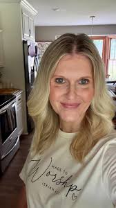 I'm looking to do a project so if anyone has any old makeup they don't want  anymore and you're about to throw out, please let me know and I can come  pick