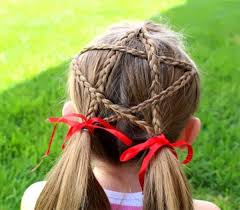 We've prepared some cool ideas to style your short hair for holiday parties and ways to accessorized it, too. Cute Christmas Hairstyles For Little Girls Charming Ideas For Your Princess