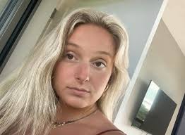 Hi everybody! My roomie, Stephanie, and I's apartment burnt down about a  month ago, and we are looking to take over a 2BR lease in Manhattan! Our  budget is $2500 or less.