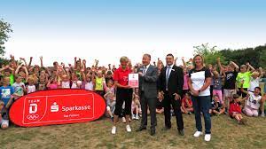Michael gregoritsch's goal for austria against north macedonia was the 700th in euro final tournament history. Odenthal Kgs Eikamp Gewinnt Sonderpreis Kreissparkasse Uberreicht 1 000 Euro Rheinische Anzeigenblaetter De
