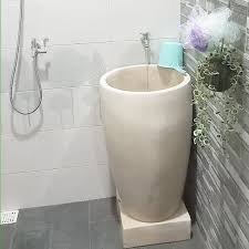 Kamar mandi dengan wc jongkok & bak mandi. Bak Mandi Unik Tipe Gelas Tinggi Bak Mandi Unik