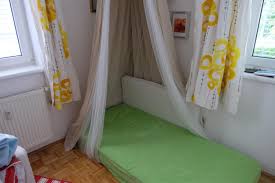 Du kannst sie auf nahezu jeden untergrund legen, sogar auf einen sauberen und trockenen boden*. Kinderzimmer Gemontessorit Bodenbett Und Andere Nutzlichkeiten Die Aufraumerin Dem Chaos Im Alltag Trotzen