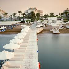 Belek, just 20 minutes to antalya and the international airport, which has become a special location in the middle of the. Hotel Titanic Beach Lara Turkei Bei Hrs Gunstig Buchen