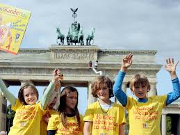 Die kinder sollen immer im vordergrund stehen uns es darf gespielt, gelacht und getanzt werden. Internationaler Kindertag Oder Weltkindertag Berlin De