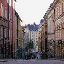 Gärningsmannen ska sedan ha korsat malmskillnadsgatan och fortsatt ned för david bagares gata där vittnet yvonne n med sällskap precis tagit höger in från johannesgatan. Photos At David Bagares Gata Regeringsgatan Norrmalm Stockholm Storstockholm
