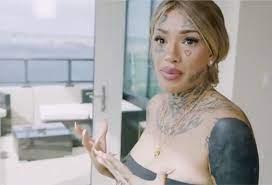 Heavily inked US Painter Valerie Watson covered in 800 tattoos slams  strangers for assuming she's a 'bad mum' | 7NEWS